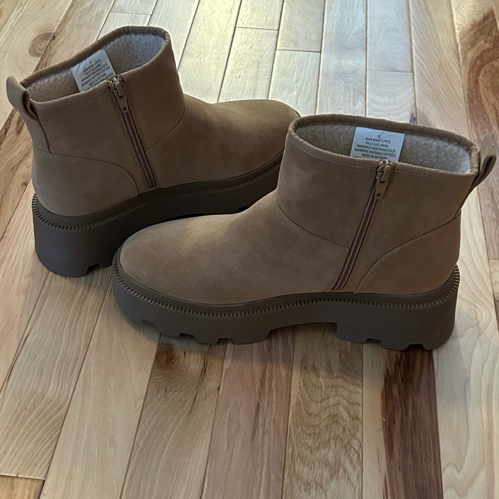 Universal Thread Boots - image 1